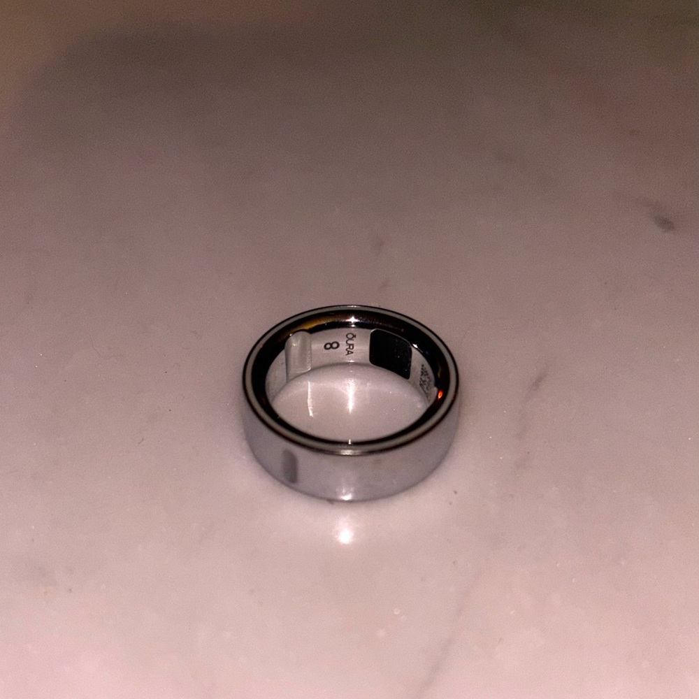 Oura Ring Gen 4, Silver, Size 8 - Picture 3 of 3